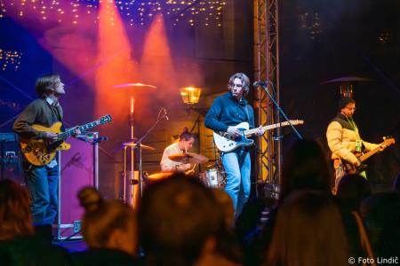 Včeraj je prvi koncert Pravljičnega Kamnik privabil število obiskovalcev (1)